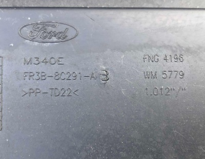 Накладка замка под капотная Ford Mustang 2015-2017 FR3Z 8C291 A ; FR3B 8C291 AA/AB