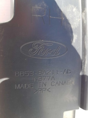Дефлектор радиатора правый Ford Explorer 5 BB53 8A211 AB; BB5Z8310A
