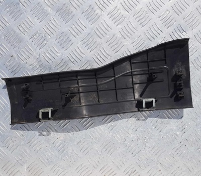 Накладка порога внутренняя задняя правая Ford Explorer 5 BB5Z 7813228 AA; BB53 7813244