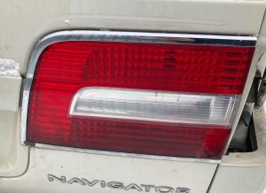 Фонарь внутренний крышки багажника правый Lincoln Navigator 2007-2014 8L7Z 13404 B ; 8L74 13404 BB ; 7L74 13404 BJ/BE/BH/BG/BC/BD/BF