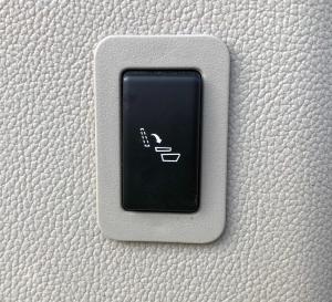 Кнопка складывания сидения левая Cadillac Escalade 2015-2021 84721607 ; 22967350