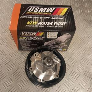 Насос системы охлаждения (помпа) 6.2L (L86) Chevrolet Tahoe/Cadillac   2015-2020 US MOTORWORKS US8918; 1267134; 912656810; 12670051; 12670246; 12674640; 12681258; 12683010; 12683012; 12685257; 12685733