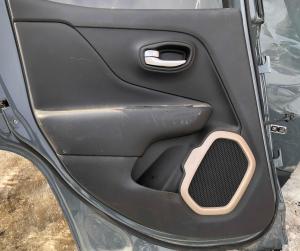 Обшивка задней левой двери Jeep Renegade 2015-2021 5XA52LXHAA