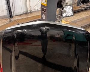 Молдинг капота Cadillac Escalade 2021-н.в. 84731887 ; 84731889