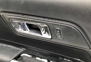 Ручка внутренняя водительская Ford Mustang 2015-2017 FR3Z 6322601 AC