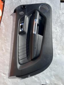 Обшивка двери передней левой Ford Mustang 2015-2018 FR3B 6323943 GK3ZHE