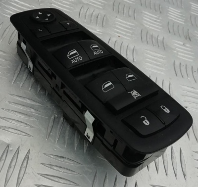 Блок управления стеклоподъемником передний левый Jeep Grand Cherokee 68030823AC; 68030823AD; 68030823AB