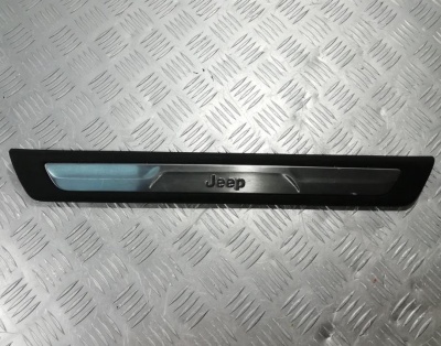 Накладка порога левая (внутренняя) Jeep Grand Cherokee 2010-2017  1NC81DX9AB