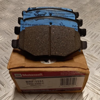 Колодки тормозные задние (к-кт) Ford Explorer 2011> Motorcraft BRF 1531; FB5Z 2200 C; 8A8Z 2200 A, AA8Z 2200 A, AG1Z 2200 A, BT4Z 2200 A, CT4Z 2200 A, DG1Z 2200 E, EG1Z 2200 A, EG1Z 2200 B, EG1Z 2200 C, FB5Z 2200 A