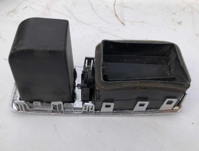 Дефлектор панели торпедо правый Dodge Ram 1500 / 2500 / 3500 / 4500  2010-2012 1NL921J8AA