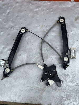 Стеклоподъемник левый Ford Mustang 2015-2018 R9CRB C22251 102; FR3B 6323209 AM