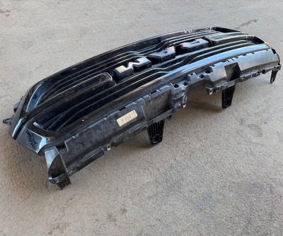 Решетка передняя Dodge RAM 1500 2020-2024 68404965AE