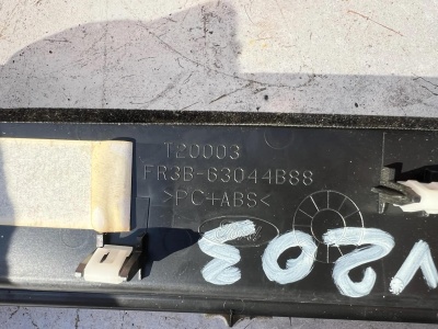 Накладка центральной консоли Ford Mustang 2015-2018 FR3B 63044B88