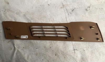 Накладка центральной консоли-нижняя панель левая Cadillac Escalade 2018 23483070 ; 23104943