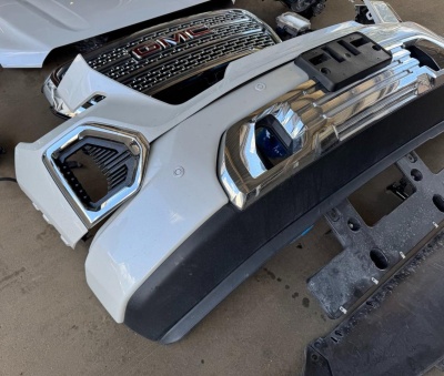 Бампер передний (низ) GMC Sierra 2019-2022 84482541 ; 84974557 ; 84176747 ; 84225817