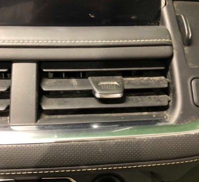 Дефлектор панели торпедо центральный правый  Chevrolet Tahoe 2021-н.в. 84670206