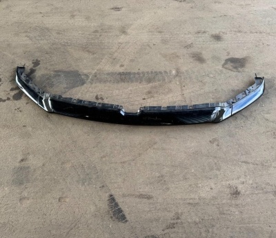 Молдинг решетки радиатора Dodge Ram 1500 6BT18TZZAJ ; 68335015AG