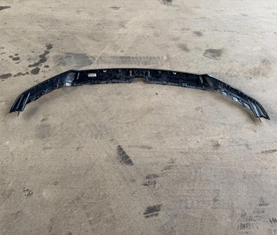 Молдинг решетки радиатора Dodge Ram 1500 6BT18TZZAJ ; 68335015AG