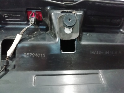 Спойлер (дефлектор) крышки багажника Chevrolet Tahoe 2006-2014 25794624; 15178712; 25794612
