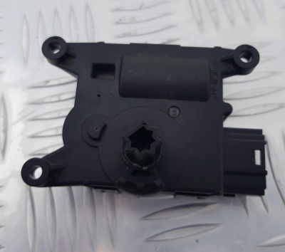 Моторчик заслонки отопителя Ford Explorer 5 2011-2015 Valeo T1010120F; 0512121 B