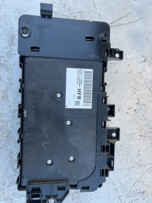 Блок предохранителей Ford Mustang 2015-2018 HR3T 15604 HFB