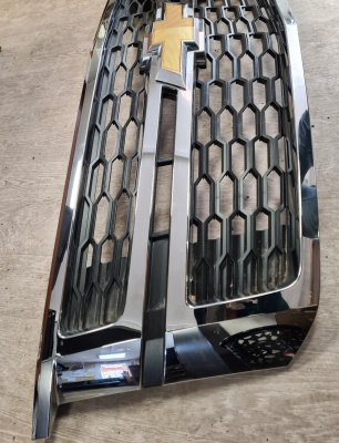Решетка радиатора Chevrolet Tahoe 2015-2020 23156311