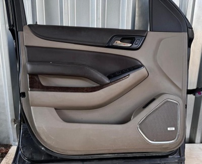 Обшивка водительской двери Chevrolet Tahoe 2015-2020 84365570 ; 22953156 ; 23285825 ; 84034951